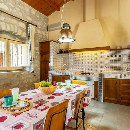 Cozy In Ragusa With Kitchen Сasa de vacaciones Camemi
